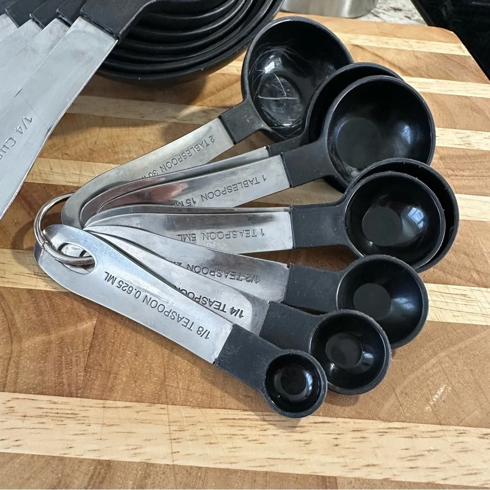 | 15 piece modern black & silver measuring cups & spoon set |